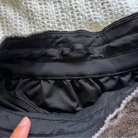 Track That Short Lululemon - Picture 7 of 8